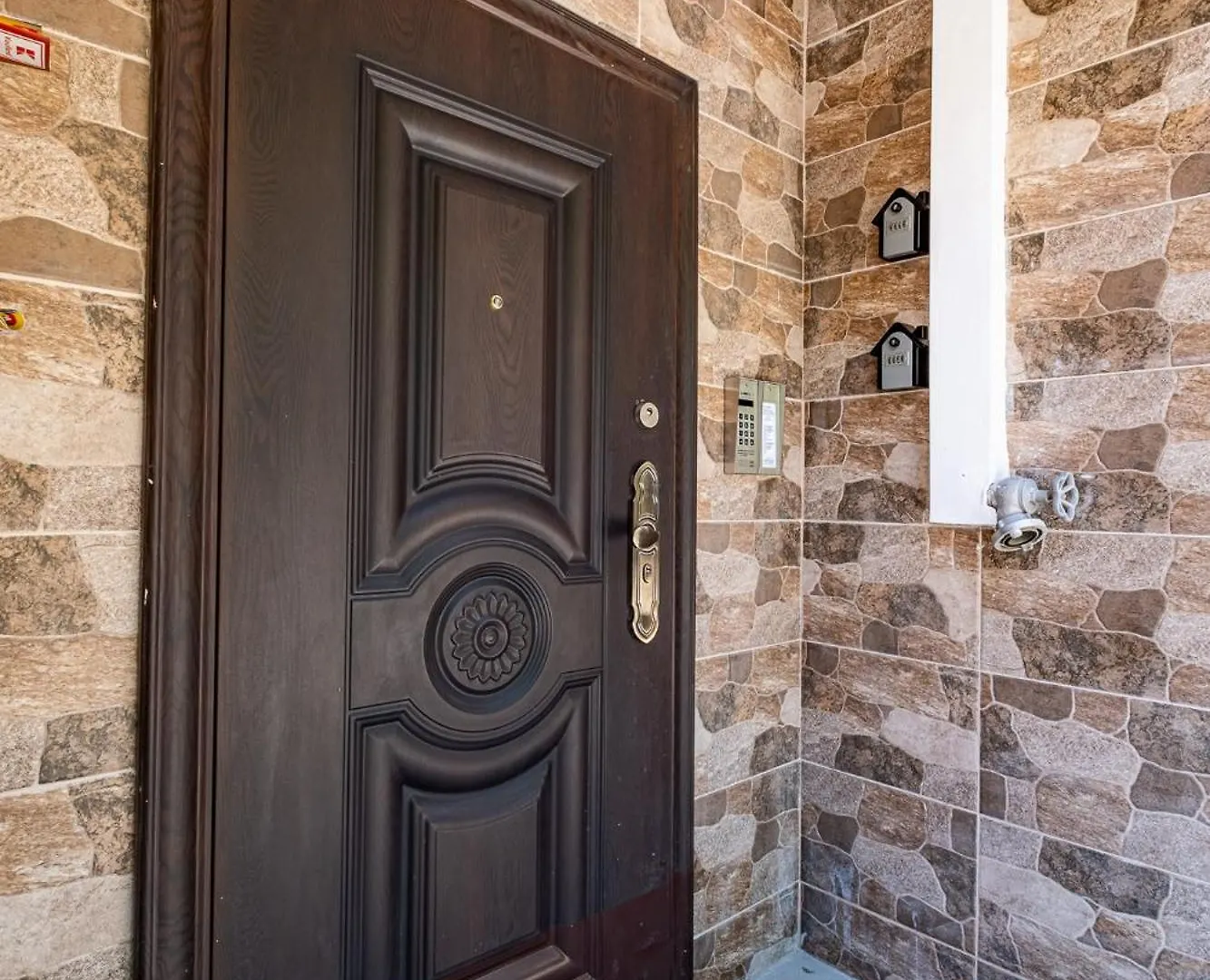 Cozy Central Apartment Varna & Parking 0*,