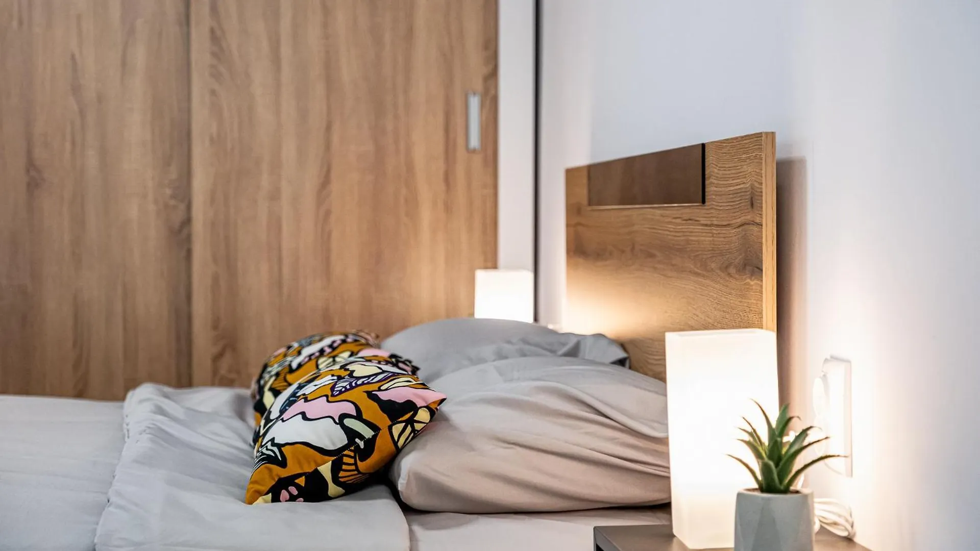 Cozy Central Apartment Varna & Parking