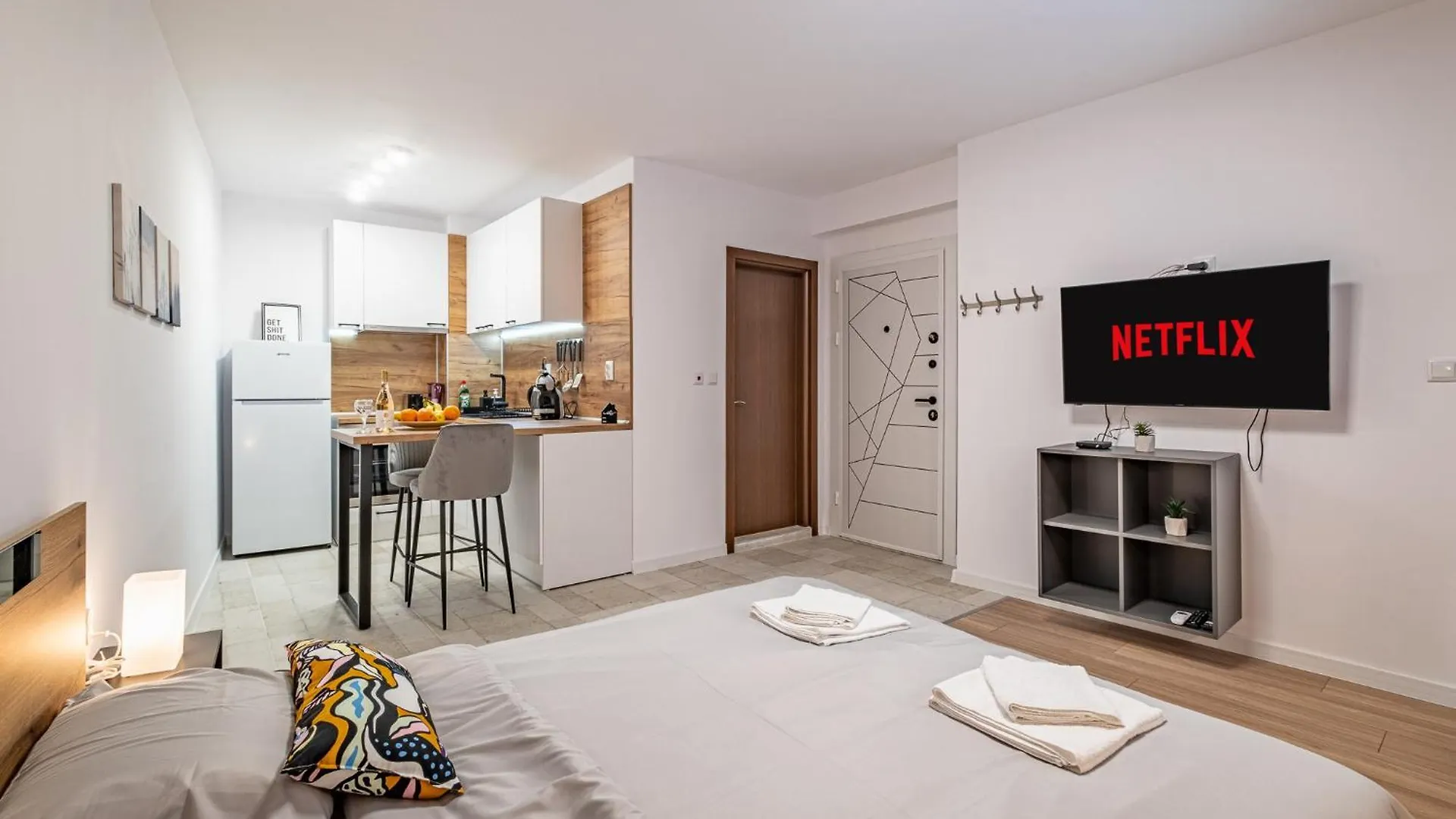 Cozy Central Apartment Varna & Parking