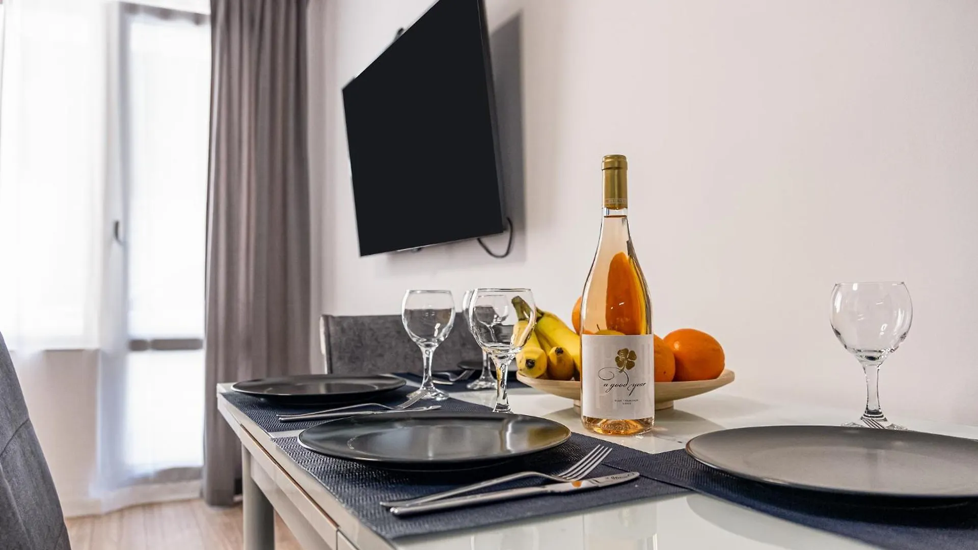 Cozy Central Apartment Varna & Parking