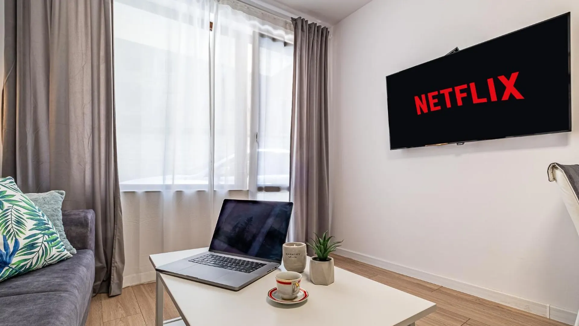 Cozy Central Apartment Varna & Parking