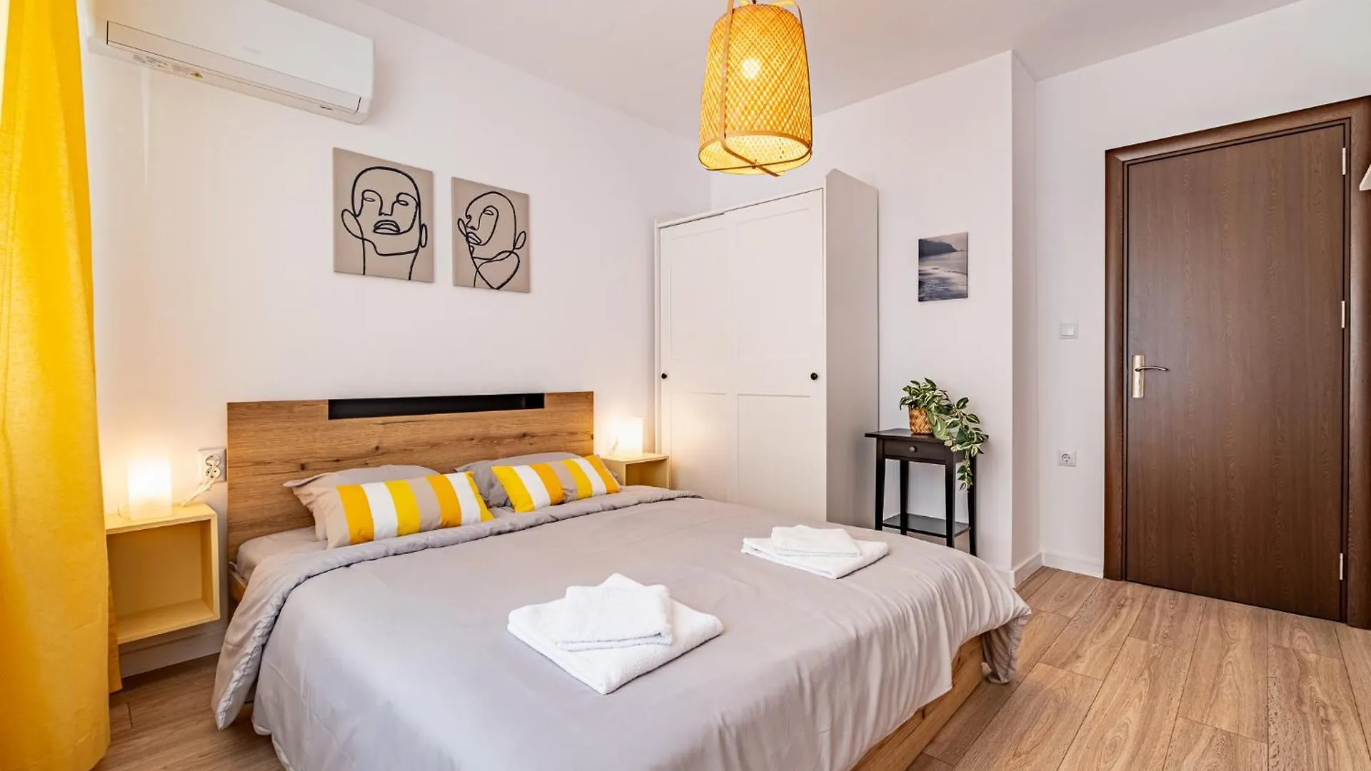 Cozy Central Apartment Varna & Parking