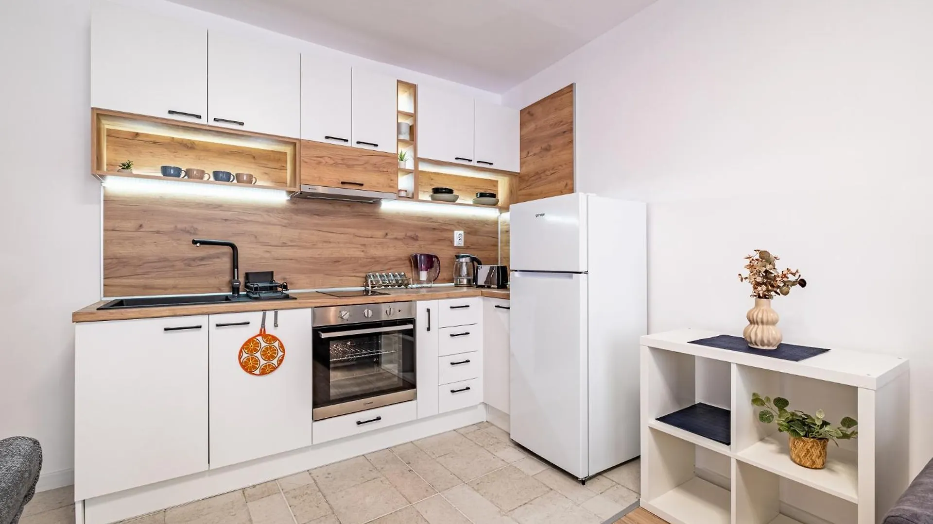 Cozy Central Apartment Varna & Parking 0*,