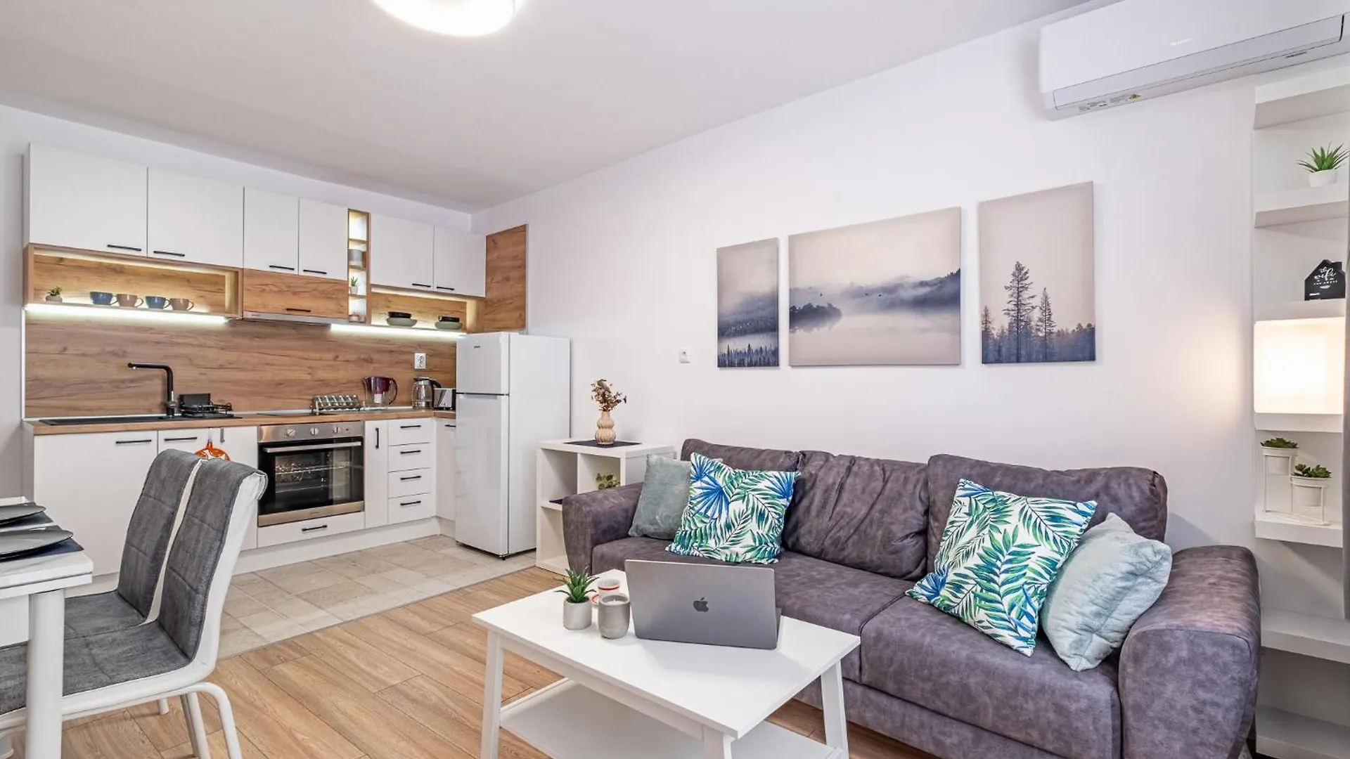Cozy Central Apartment Varna & Parking