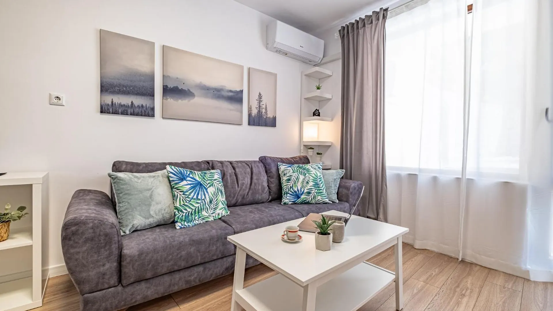 Cozy Central Apartment Varna & Parking