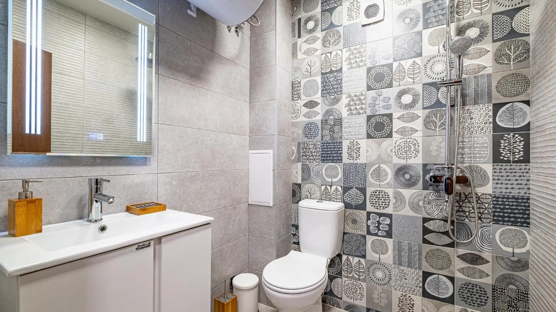 Cozy Central Apartment Varna & Parking