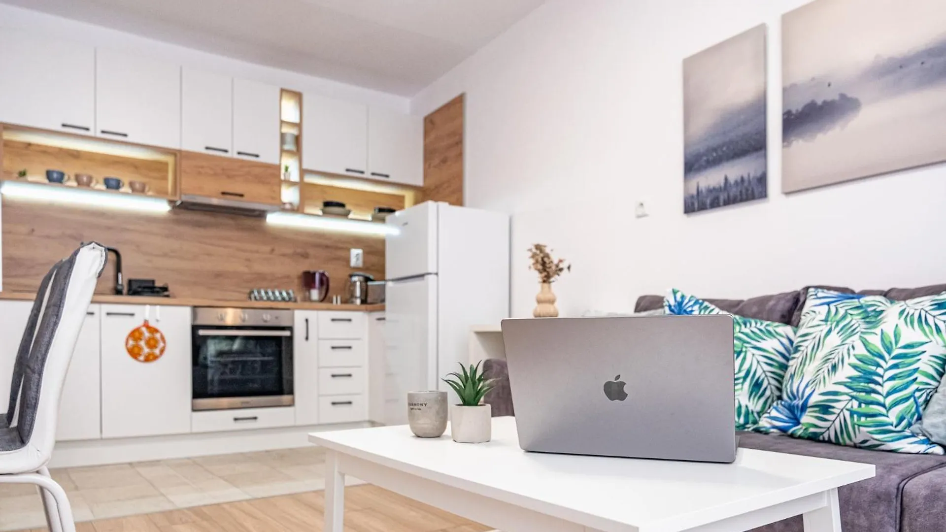 Cozy Central Apartment Varna & Parking
