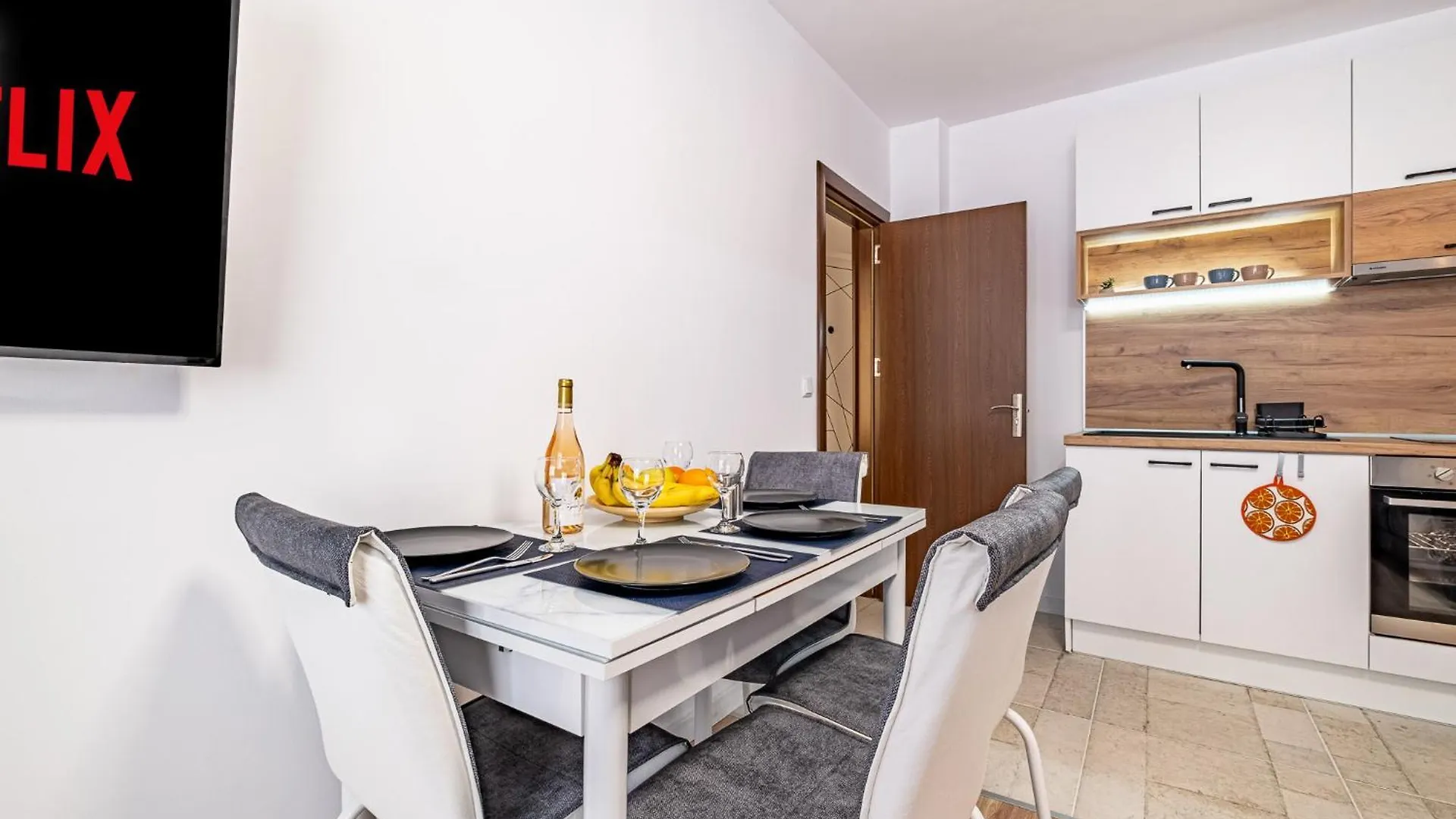 Cozy Central Apartment Varna & Parking